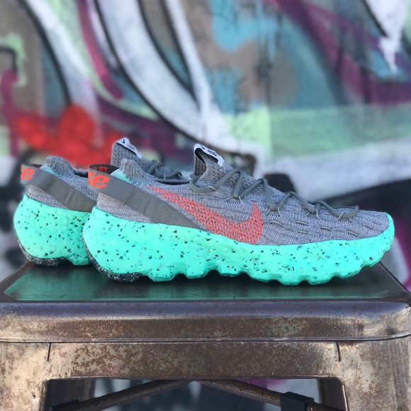 Nike Space Hippie 04 Flyknit Lifestyle Sneakers - Picture 7 of 11